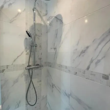 Maison Familiale Proche De Avec Jardin Clos Et Terrasse *