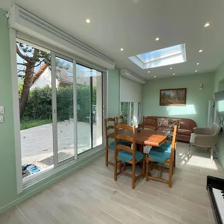 Maison Familiale Proche De Avec Jardin Clos Et Terrasse *