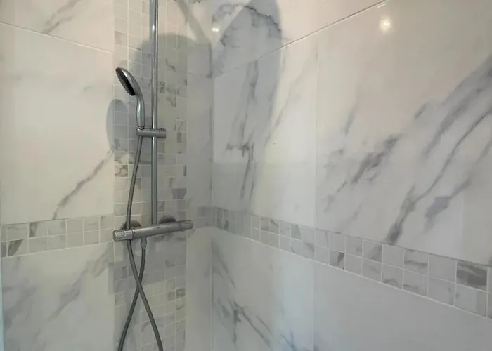 Maison Familiale Proche De Avec Jardin Clos Et Terrasse *