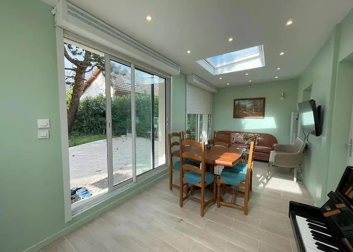 Maison Familiale Proche De Avec Jardin Clos Et Terrasse *